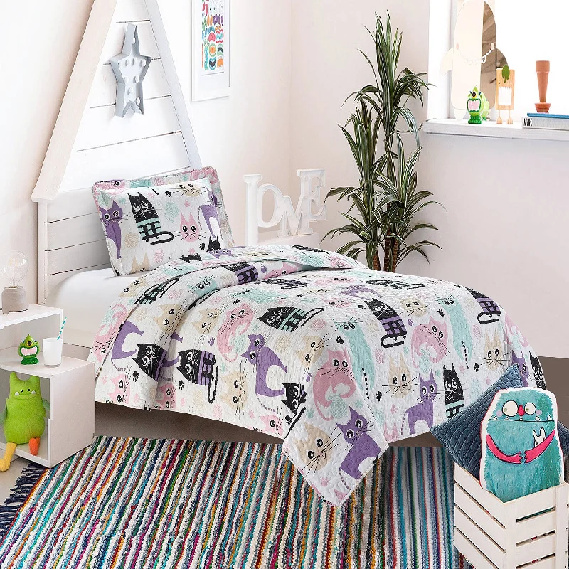 rustic farmhouse bedspreads with patchwork designs for a cozy feelAll American Collection Multi-Colored Cat Printed Bedspread Set