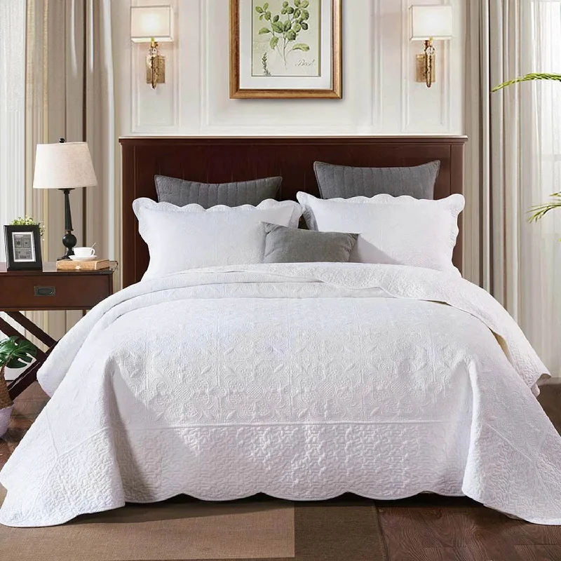 southwestern style bedspreads with native american patterns for a cultural touchAntique White Quilted coverlet set