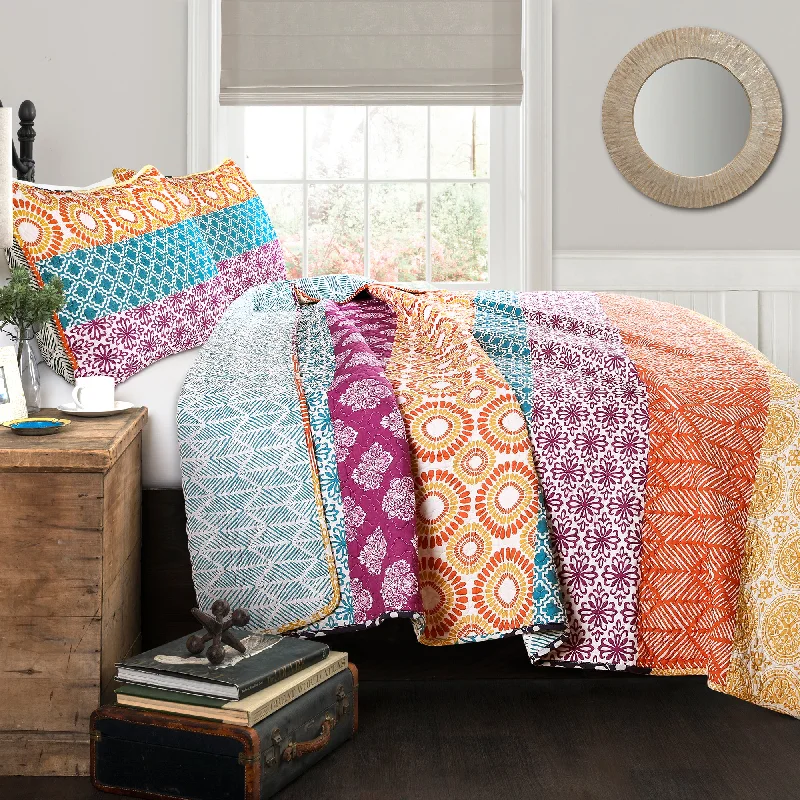 Down - filled comforters for supreme warmth and lightnessBohemian Stripe Quilt 3Pc Set