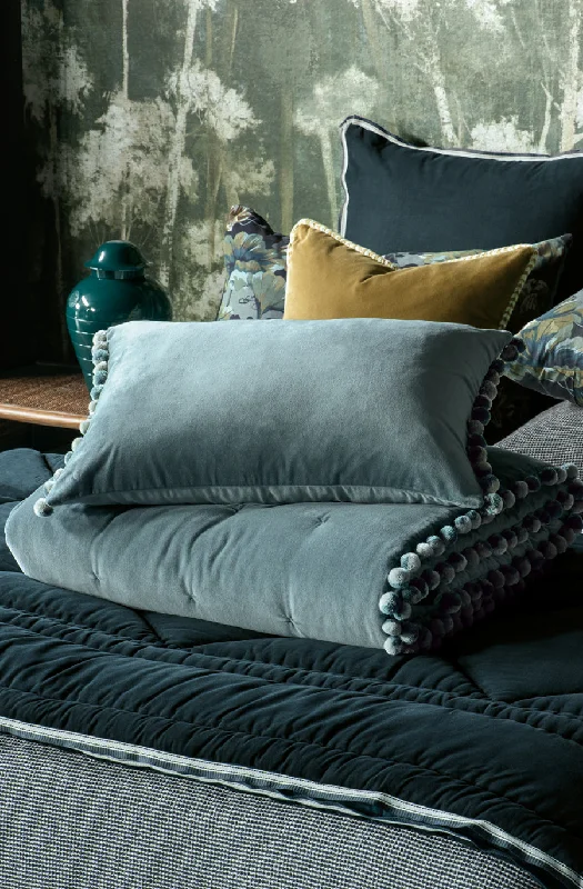 Silk - filled comforters for a luxurious and smooth touchCerchio Ocean Comforter