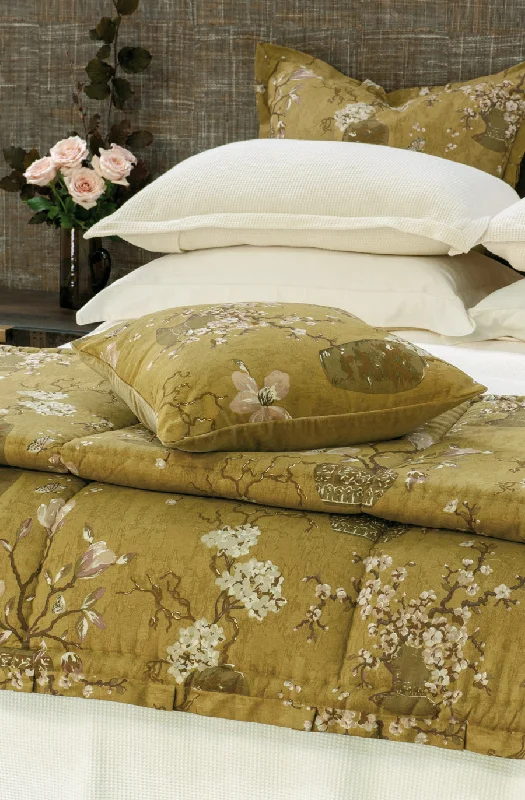 Bamboo - fiber - filled comforters with antibacterial and breathable qualitiesikebana ochre comforter