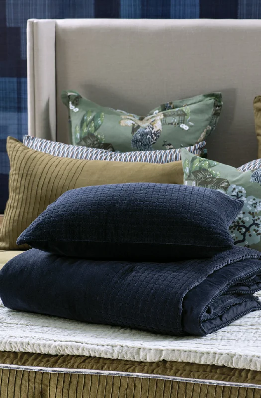 Down - filled comforters for supreme warmth and lightnesspetalo indigo comforter