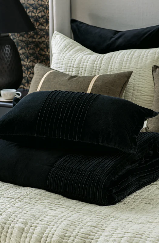 Cotton - filled comforters for a breathable and natural sleep experiencepiega black comforter