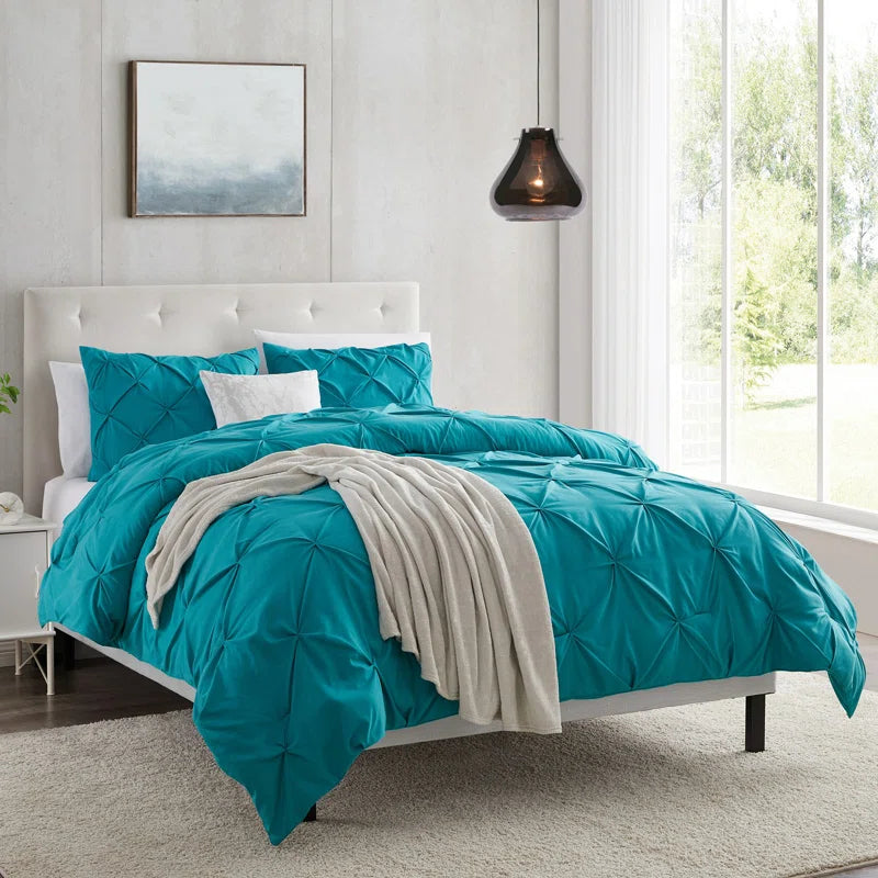 Silk - filled comforters for a luxurious and smooth touchPintuck Comforter - Teal