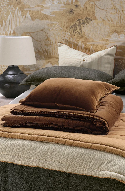 Down - filled comforters for supreme warmth and lightnessPlissado Sienna Comforter