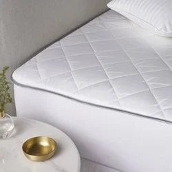 Hybrid mattresses combining foam and innerspring technologyPremium Wool Mattress Protector