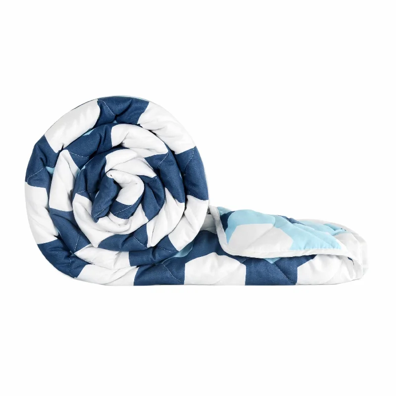 Latex - filled comforters with a bouncy texture and good supportBlue And White Hexagon Double Bed AC Quilt Comforter