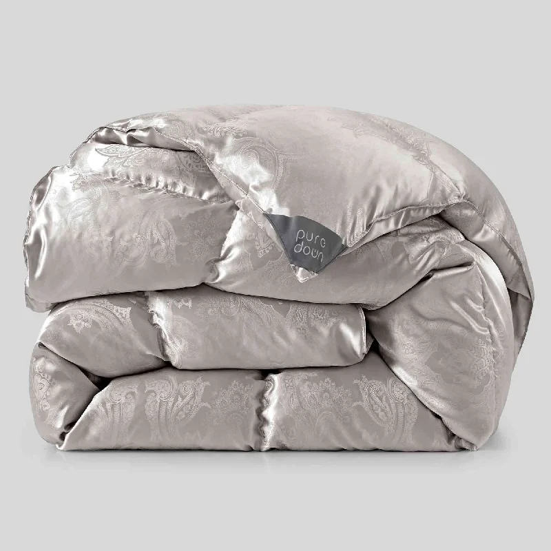 Duck down comforters with a softer feel and good warmth retentionLuxury Down Filled Silk Comforter