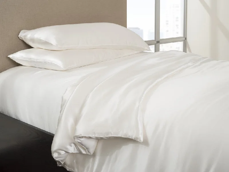 Wool - filled comforters with natural moisture - wicking and temperature - regulating featuresSilk-Filled Comforter with Silk Cover