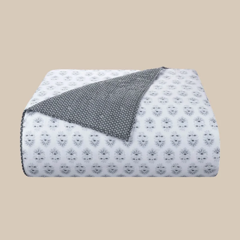 Cotton - filled comforters for a breathable and natural sleep experienceSouthern Tide Oceanside Gray Quilt